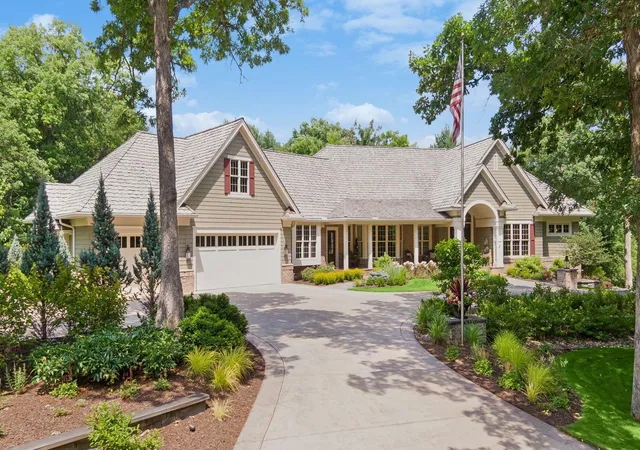 Photo 37 of Mansion for sale at 6 Bent Tree Ln, Saint Paul, MN 55127 | MLS# 7106279 | Listing updated on 2026-08-03