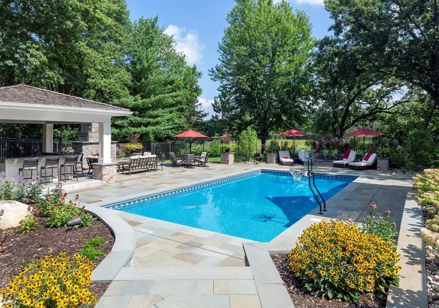 Photo 2 of Single family home for sale at 6 Bent Tree Ln, Saint Paul, MN 55127 | MLS# 7106279 | Listing updated on 2026-08-03