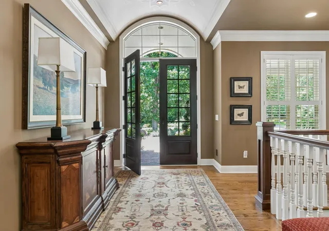 Photo 3 of Single family home for sale at 6 Bent Tree Ln, Saint Paul, MN 55127 | MLS# 7106279 | Listing updated on 2026-08-03