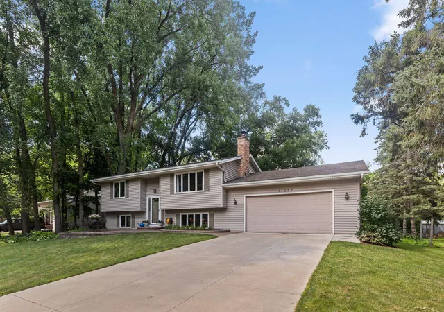 Homes for sale in Lakeville, MN | 11237 164th St W, Lakeville, MN 55044 | MLS# 7106312