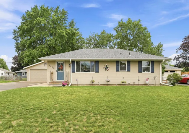 Homes for sale in Cottage Grove, MN | 8804 Greenway Ave S, Cottage Grove, MN 55016 | MLS# 7106327