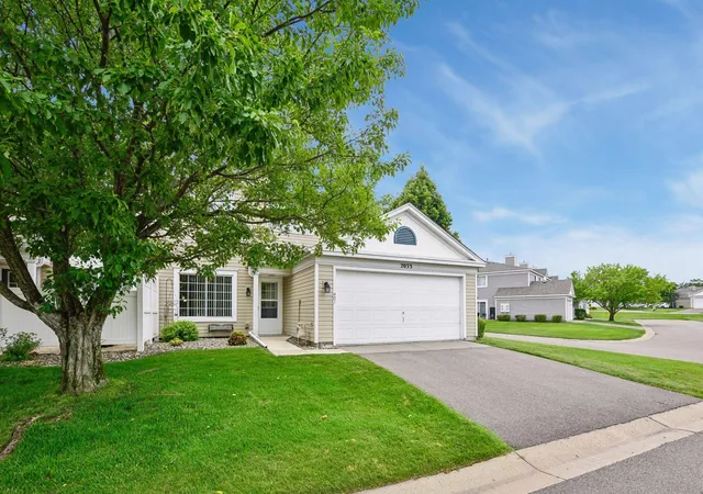 Homes for sale in Burnsville, MN | 2033 Southcross Dr W #401, Burnsville, MN 55306 | MLS# 7106328