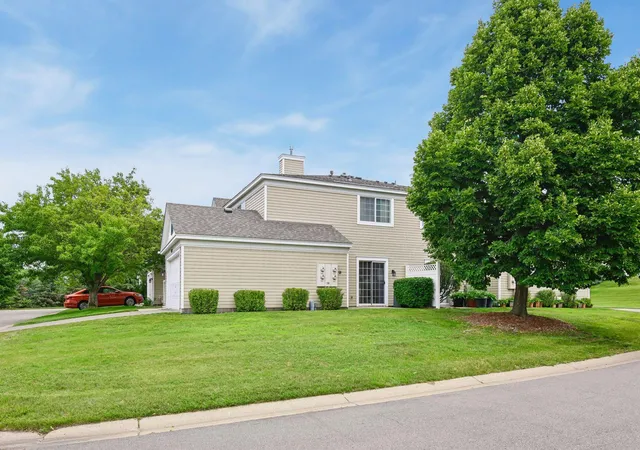 Homes for sale in Burnsville, MN | 2033 Southcross Dr W #401, Burnsville, MN 55306 | MLS# 7106328