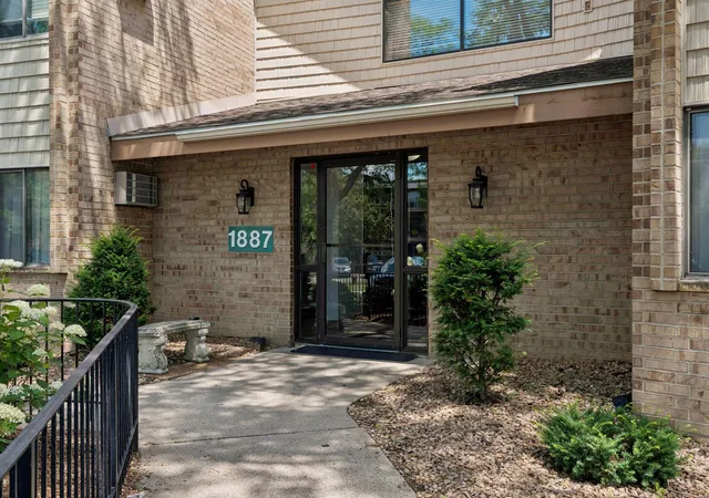 2nd image of 1887 Silver Bell Rd, Eagan, MN 55122