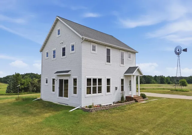 Photo 4 of Single family home for sale at 16305 57th Street SE, Kindred, ND 58051 | MLS# 7106351 | Listing updated on 2026-07-13