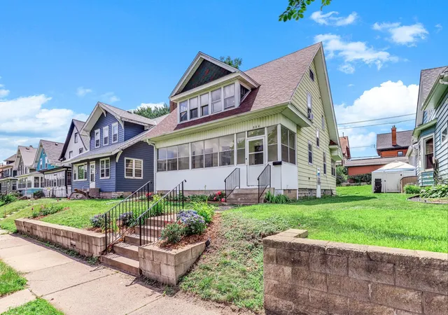 2nd image of 884 Iglehart Ave, Saint Paul, MN 55104 | MLS# 7106359