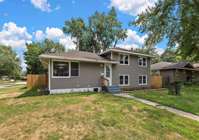 2nd image of 6924 Scott Ave N, Minneapolis, MN 55429 | MLS# 7106377