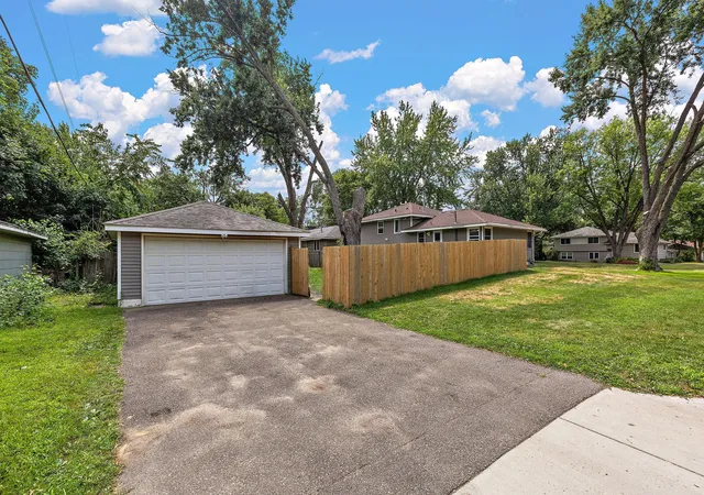 42nd image of 6924 Scott Ave N, Minneapolis, MN 55429 | MLS# 7106377