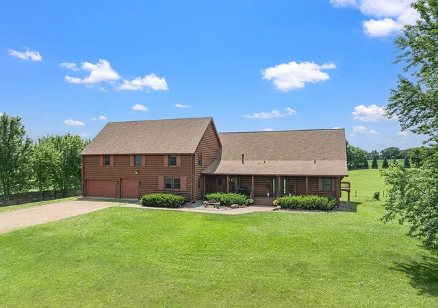 Photo 3 of Mansion for sale at 7917 165th Street E, Prior Lake, MN 55372 | MLS# 7106394 | Listing updated on 2026-07-15