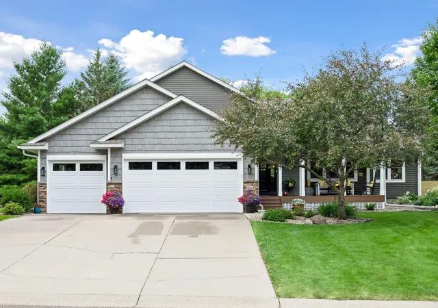 Homes for sale in Little Canada, MN | 2945 Costa Ln, Little Canada, MN 55117 | MLS# 7106423