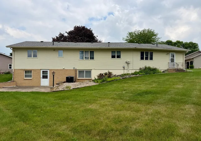 3rd image of 1111 Elm Cvs, Luverne, MN 56156 | MLS# 7106425