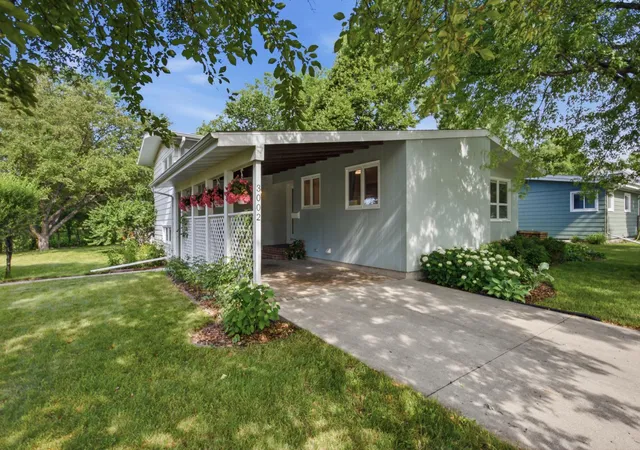 2nd image of 3002 8th St N, Fargo, ND 58102 | MLS# 7106427