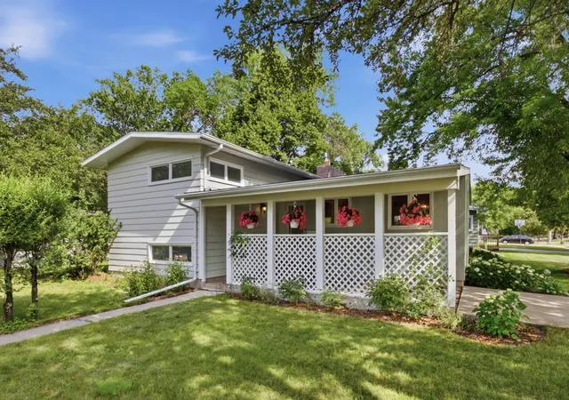 3rd image of 3002 8Th St N, Fargo, ND 58102 | MLS# 7106427