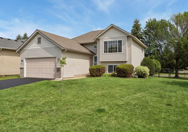 Homes for sale in New Prague, MN | 1131 Village St Se, New Prague, MN 56071 | MLS# 7106435