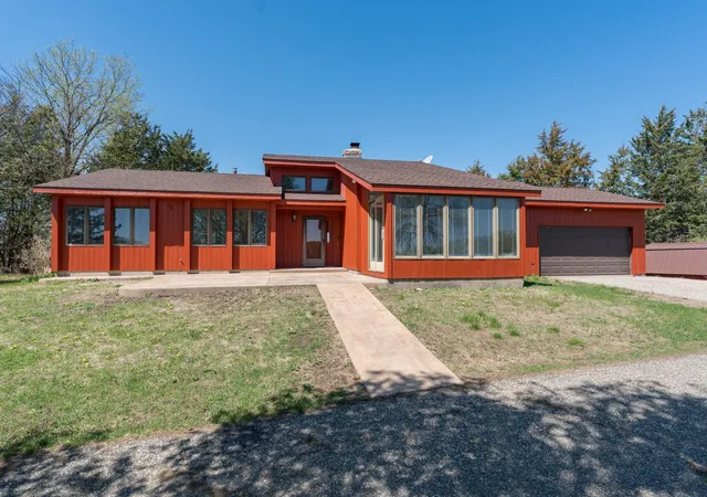 2nd image of 29558 Pumpkin Hill Rd, Le Sueur, MN 56058 | MLS# 7106443
