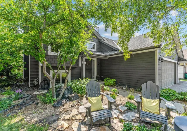 1st image of 1957 Park Ridge Dr, Chaska, MN 55318 | MLS# 7106457