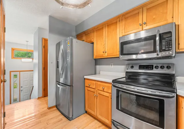 3rd image of 826 Northland Pl Ne, Rochester, MN 55906 | MLS# 7106514