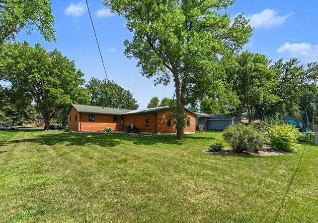 Homes for sale in Pipestone, MN | 804 6th Ave Se, Pipestone, MN 56164 | MLS# 7106538