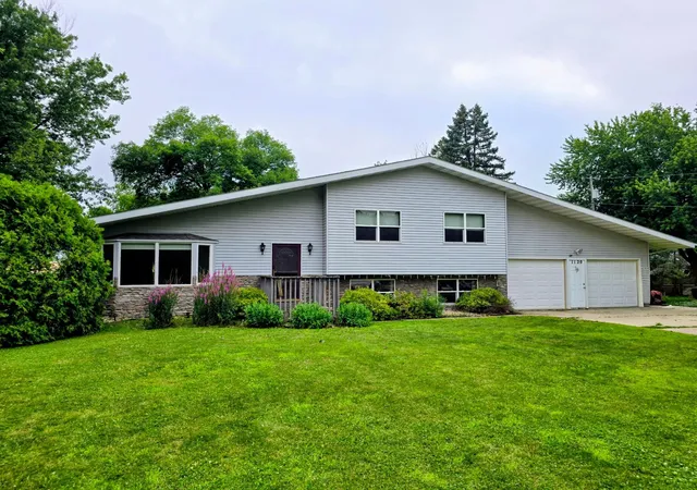 Homes for sale in Pipestone, MN | 1120 8th Ave Sw, Pipestone, MN 56164 | MLS# 7106545