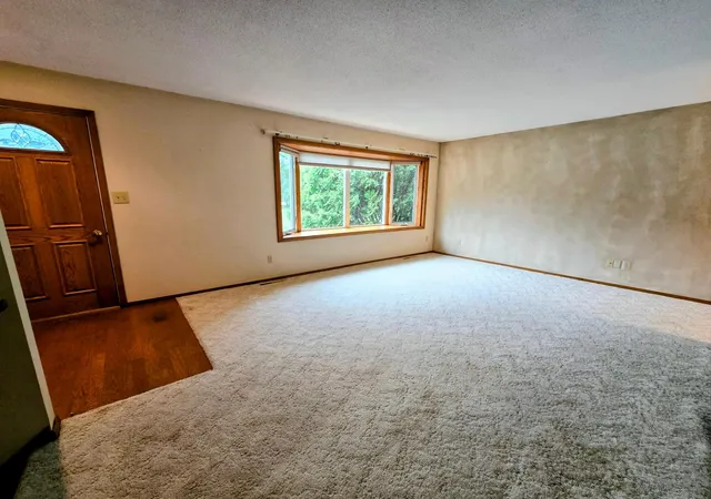 Photo 3 of Sale Pending at 1120 8th Avenue SW, Pipestone, MN 56164 | MLS# 7106545 | Listing updated on 2026-08-16