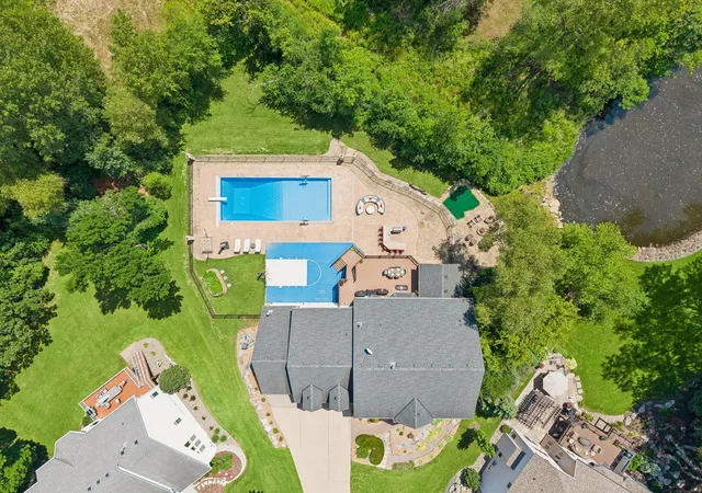 Photo 4 of Single family home for sale at 2012 Pine Ridge Dr, Saint Paul, MN 55118 | MLS# 7106547 | Listing updated on 2026-07-27