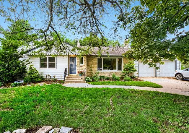 Homes for sale in Mendota Heights, MN | 987 Chippewa Ave, Mendota Heights, MN 55118 | MLS# 7106581