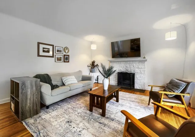 3rd image of 987 Chippewa Ave, Mendota Heights, MN 55118 | MLS# 7106581