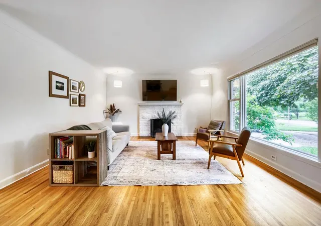 4th image of 987 Chippewa Ave, Mendota Heights, MN 55118 | MLS# 7106581