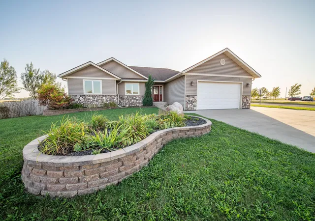 1st image of 580 Canyon Ln Nw, Eyota, MN 55934 | MLS# 7106608