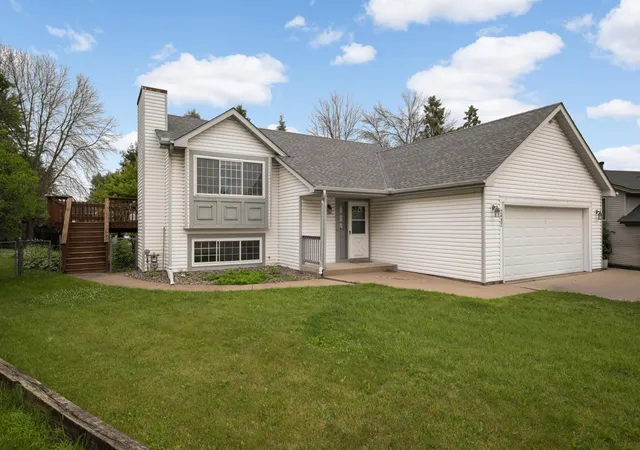 Homes for sale in Oakdale, MN | 2432 Henslow Ct N, Oakdale, MN 55128 | MLS# 7106623