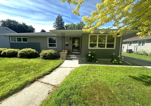1st image of 1002 Poplar Ave, Marshall, MN 56258 | MLS# 7106627