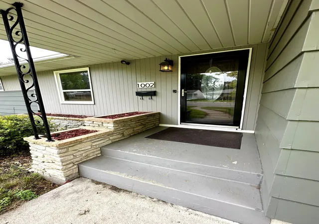 4th image of 1002 Poplar Ave, Marshall, MN 56258 | MLS# 7106627