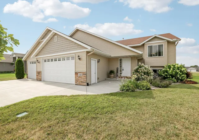 2nd image of 1108 Mulberry Ave Ne, Montgomery, MN 56069 | MLS# 7106696