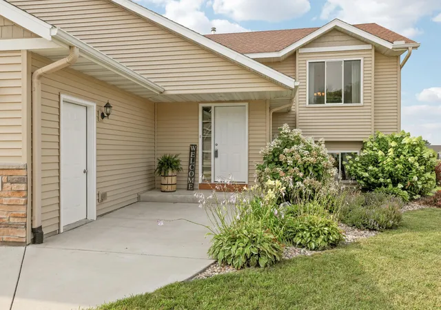 3rd image of 1108 Mulberry Ave Ne, Montgomery, MN 56069 | MLS# 7106696