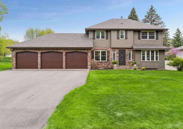 Photo 2 of Single family home for sale at 900 Nina Ct, Saint Paul, MN 55118 | MLS# 7106723 | Listing updated on 2026-08-25