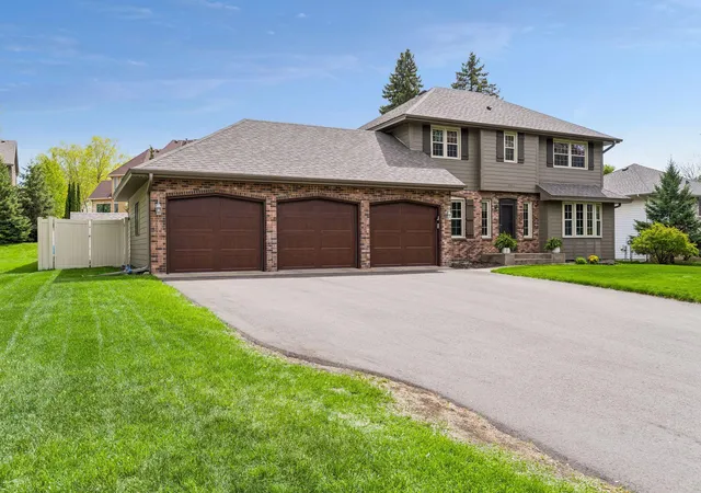 Photo 3 of Single family home for sale at 900 Nina Ct, Saint Paul, MN 55118 | MLS# 7106723 | Listing updated on 2026-08-25