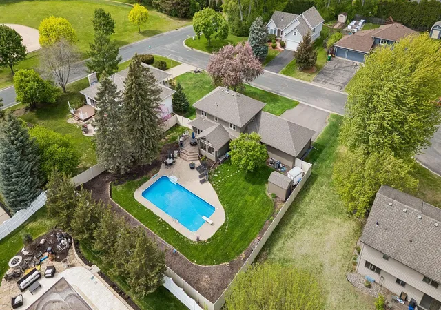 Photo 4 of Sale Pending at 900 Nina Ct, Saint Paul, MN 55118 | MLS# 7106723 | Listing updated on 2026-10-08