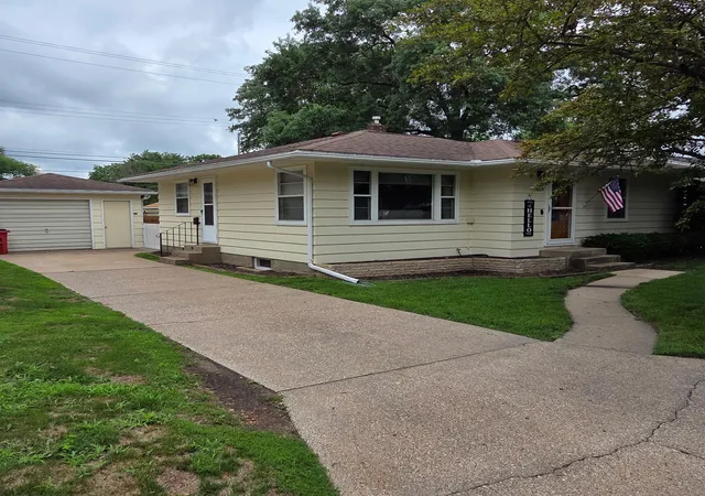 2nd image of 1859 W 4th St, Winona, MN 55987 | MLS# 7106736