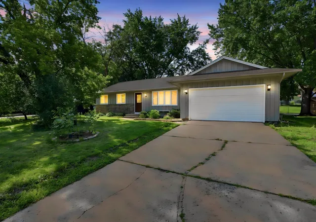 1st image of 916 Whitney Dr, Saint Paul, MN 55124 | MLS# 7106738