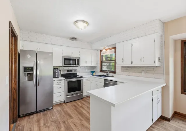 5th image of 916 Whitney Dr, Saint Paul, MN 55124 | MLS# 7106738