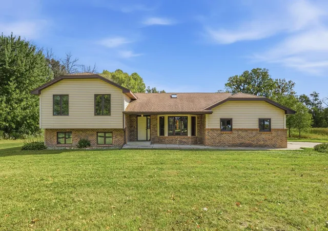 Photo 3 of Sale Pending at 7120 Pagenkopf Rd, Maple Plain, MN 55359 | MLS# 7106786 | Listing updated on 2026-09-16