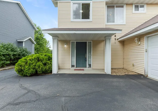 Photo 2 of Single family home for sale at 1685 Philipp Way, Shakopee, MN 55379 | MLS# 7106830 | Listing updated on 2026-08-25