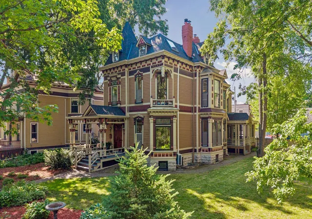 2nd image of 422 Laurel Ave, Saint Paul, MN 55102 | MLS# 7106831