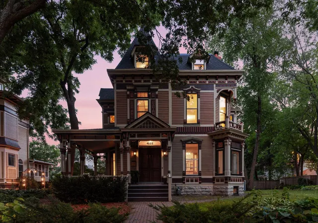 4th image of 422 Laurel Ave, Saint Paul, MN 55102 | MLS# 7106831