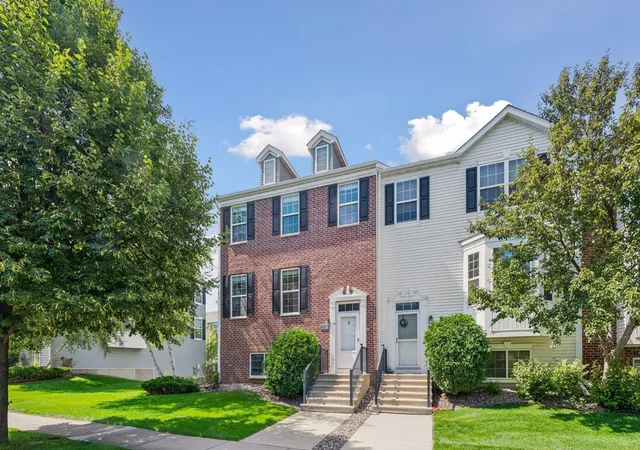 Photo 3 of Sale Pending at 1528 Savanna Dr, Shakopee, MN 55379 | MLS# 7106849 | Listing updated on 2026-08-29