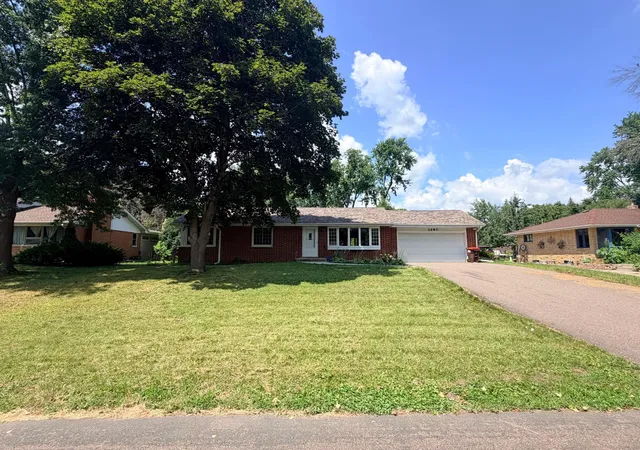 Homes for sale in Maplewood, MN | 2597 Southlawn Dr, Maplewood, MN 55109 | MLS# 7106852