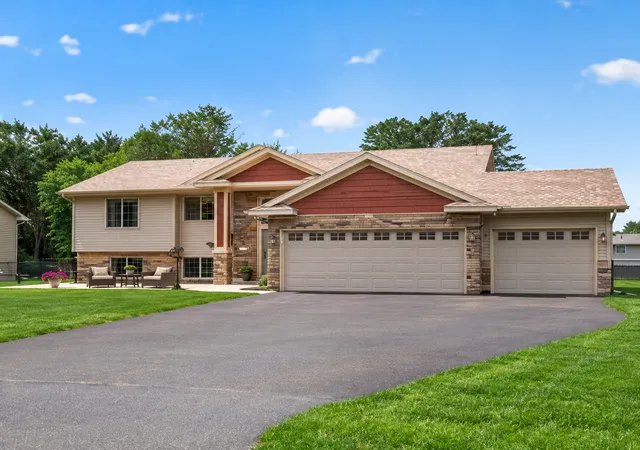 Photo 2 of Single family home for sale at 878 Kelly St, Circle Pines, MN 55014 | MLS# 7106857 | Listing updated on 2026-10-08