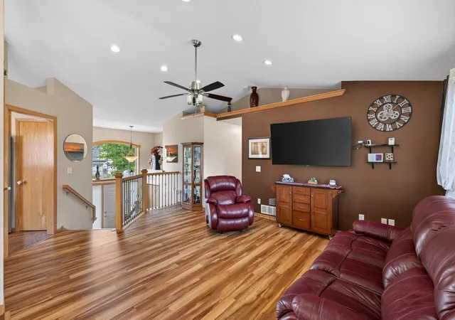 4th image of 878 Kelly St, Circle Pines, MN 55014 | MLS# 7106857