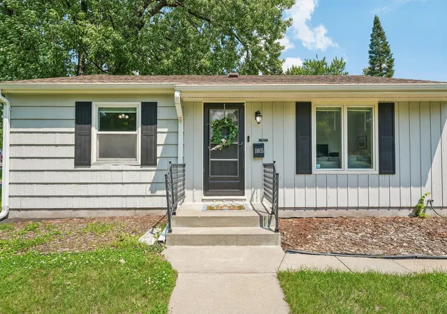 Homes for sale in Bloomington, MN | 10035 3rd Ave S, Bloomington, MN 55420 | MLS# 7106897
