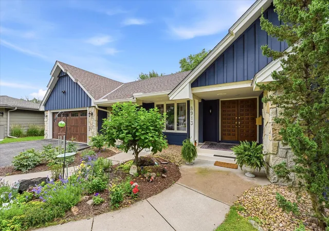 5th image of 8913 S Minnehaha Cir, Minneapolis, MN 55426 | MLS# 7106901
